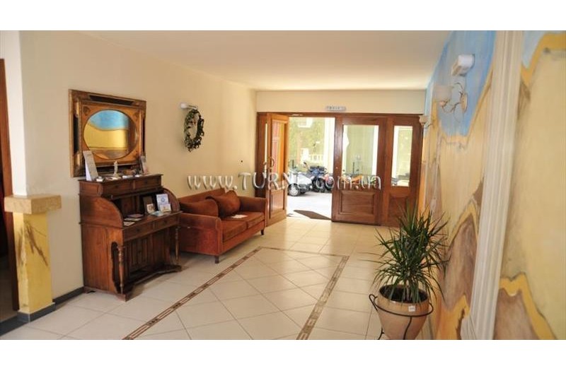 Готель Michalis Apartments, 4★