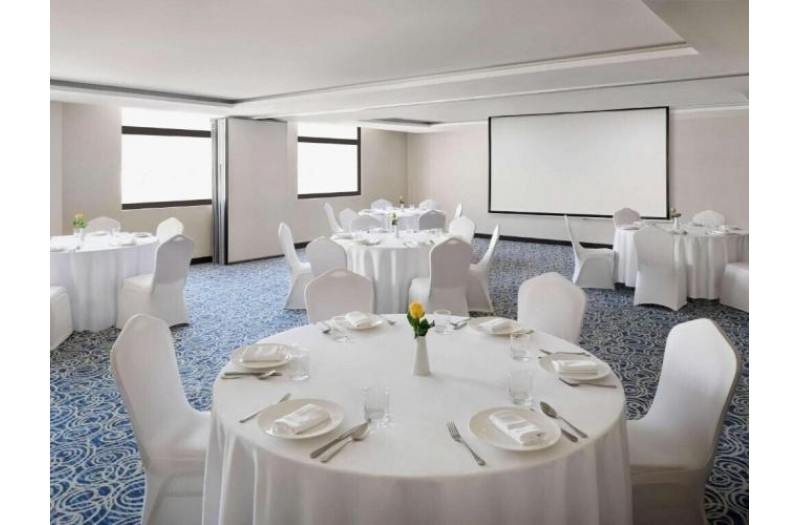 Готель Movenpick Hotel Apartmnts Al Mamzar Dubai, 5★ Готель Movenpick Hotel Apartmnts Al Mamzar Dubai, 5★