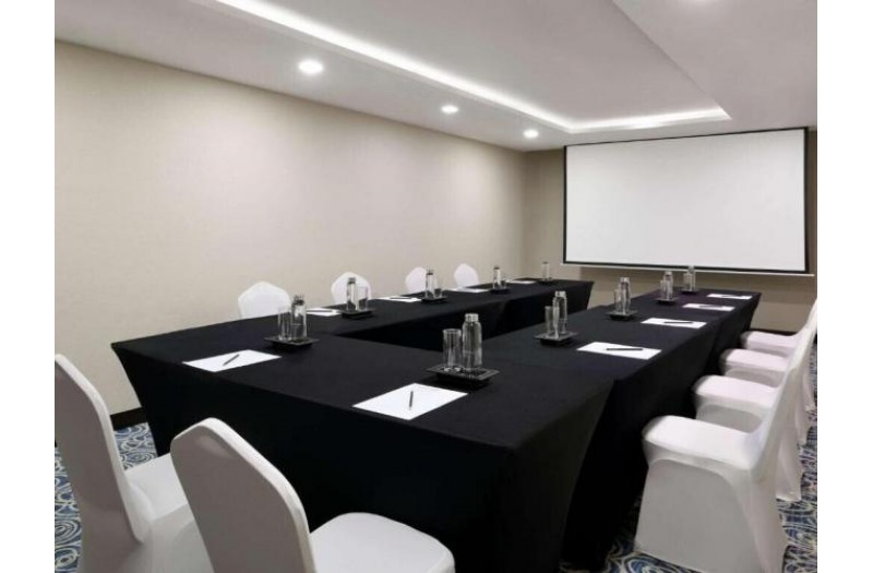 Готель Movenpick Hotel Apartmnts Al Mamzar Dubai, 5★ Готель Movenpick Hotel Apartmnts Al Mamzar Dubai, 5★