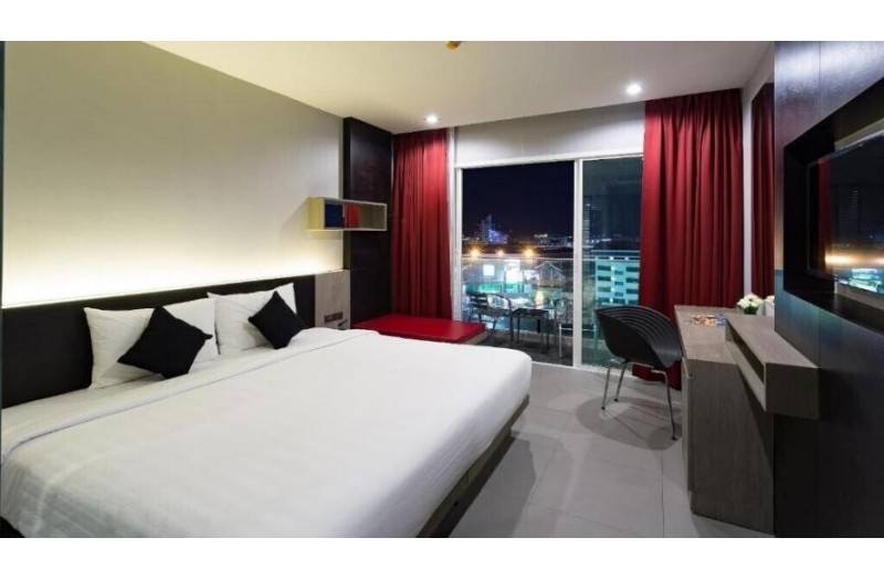 Готель Neon Patong Hotel, 4★ Готель Neon Patong Hotel, 4★