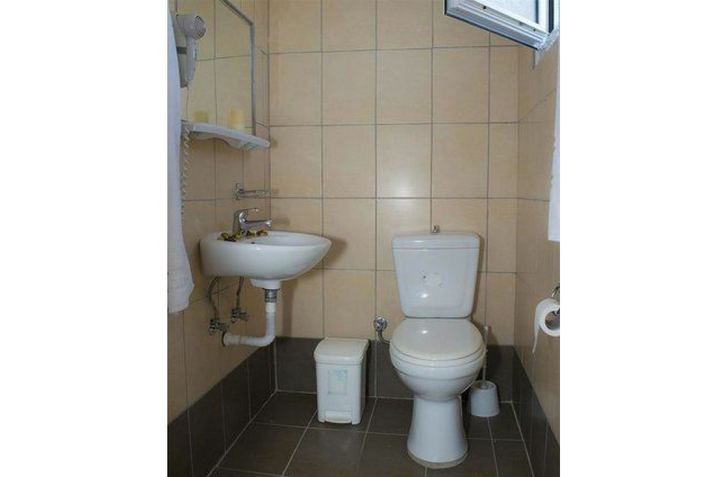 Готель Nikos Hotel, 2★