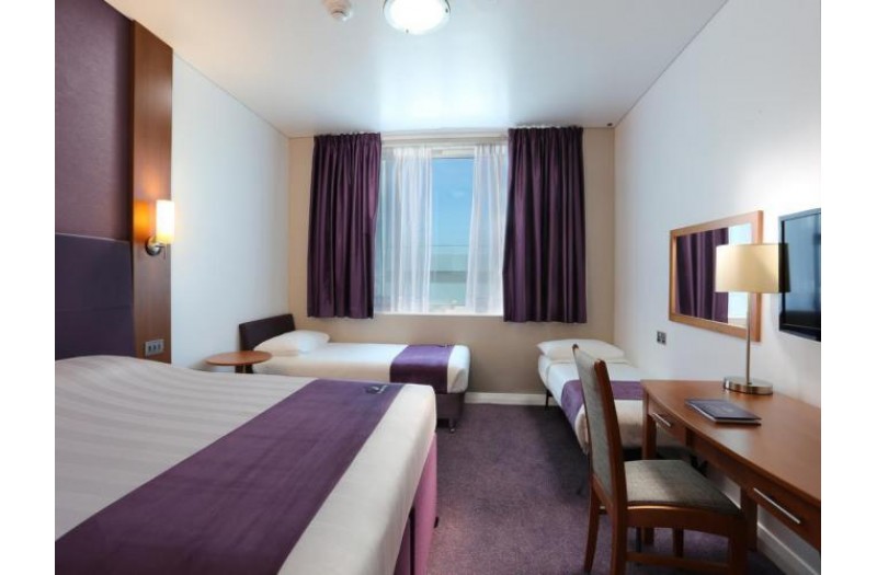 Готель Premier Inn - Dubai Investment Park, 3★