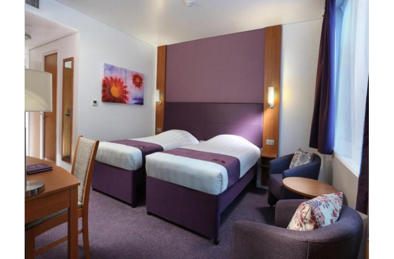 Готель Premier Inn - Dubai Investment Park, 3★