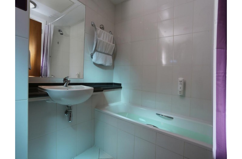Готель Premier Inn - Dubai Investment Park, 3★