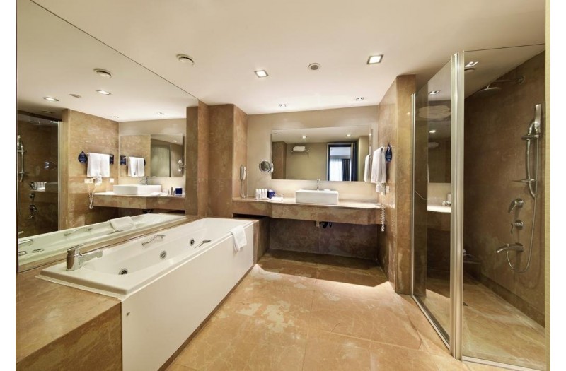 Готель Radisson Blu Conference & Airport, 5★ Готель Radisson Blu Conference & Airport, 5★
