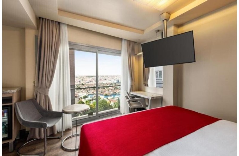 Готель Ramada By Wyndham Istanbul Pera, 4★
