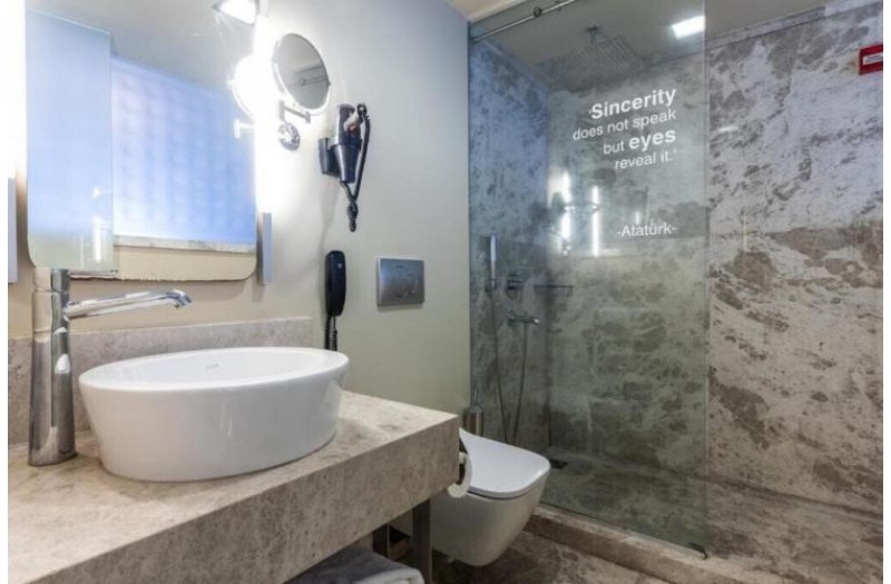 Готель Ramada By Wyndham Istanbul Pera, 4★