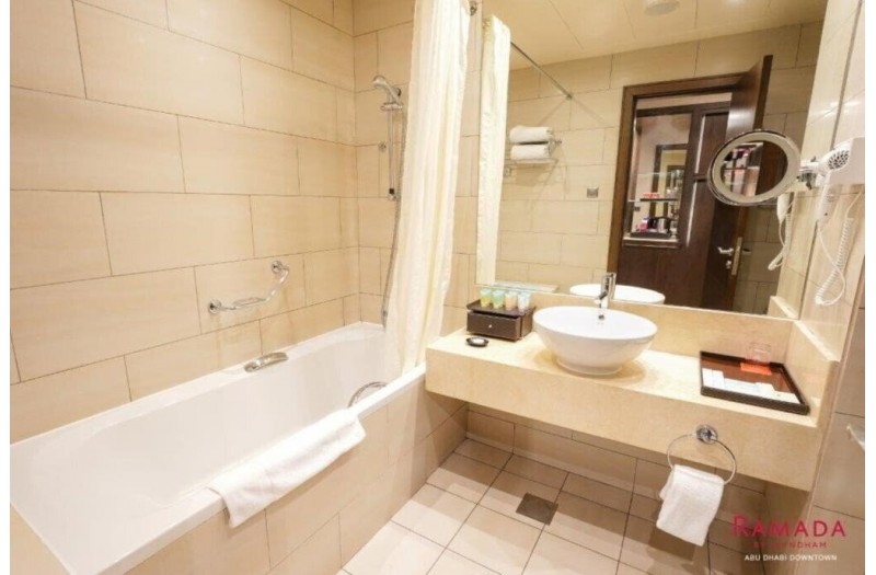 Готель Ramada Downtown Abu Dhabi, 4★