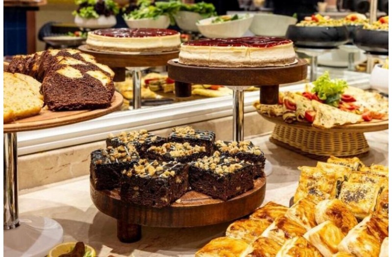 Готель Raymond Hotel, 3★