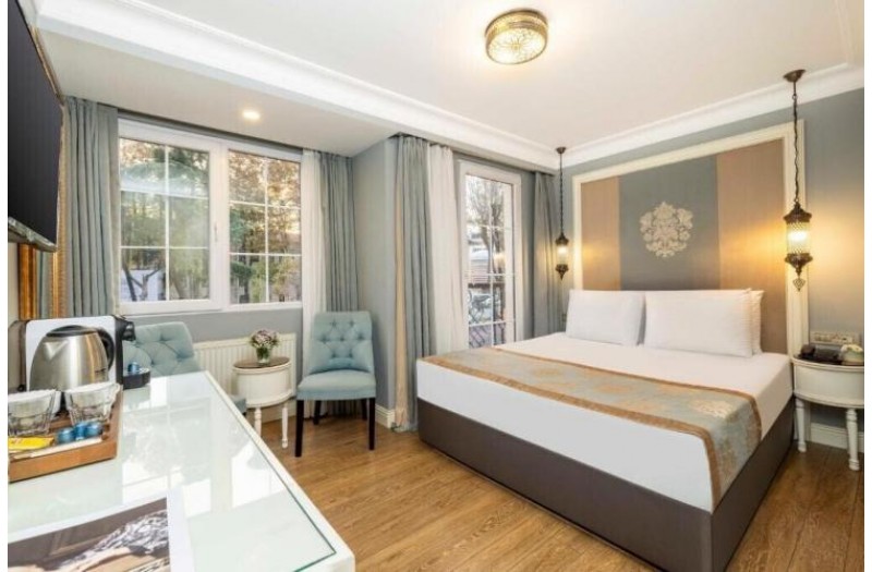 Готель Raymond Hotel, 3★