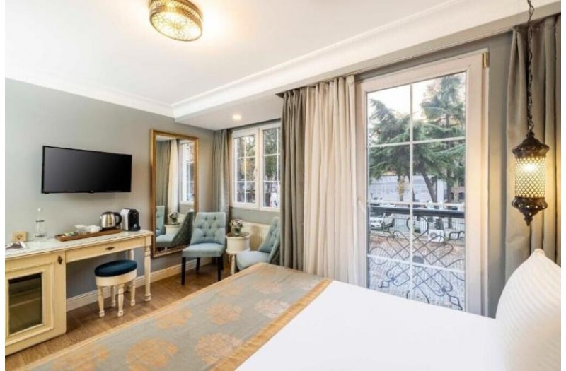 Готель Raymond Hotel, 3★