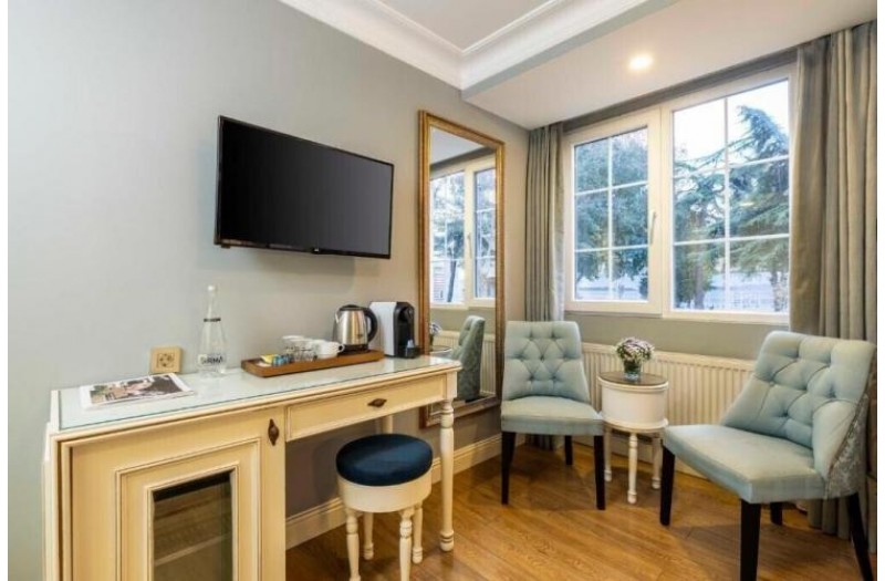 Готель Raymond Hotel, 3★