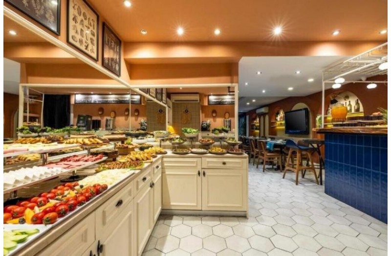 Готель Raymond Hotel, 3★