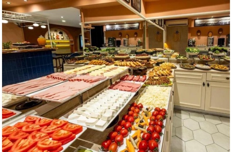 Готель Raymond Hotel, 3★