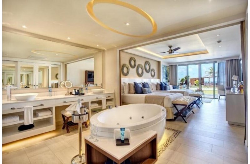 Готель Royalton Riviera Cancun Resort & Spa, 5★