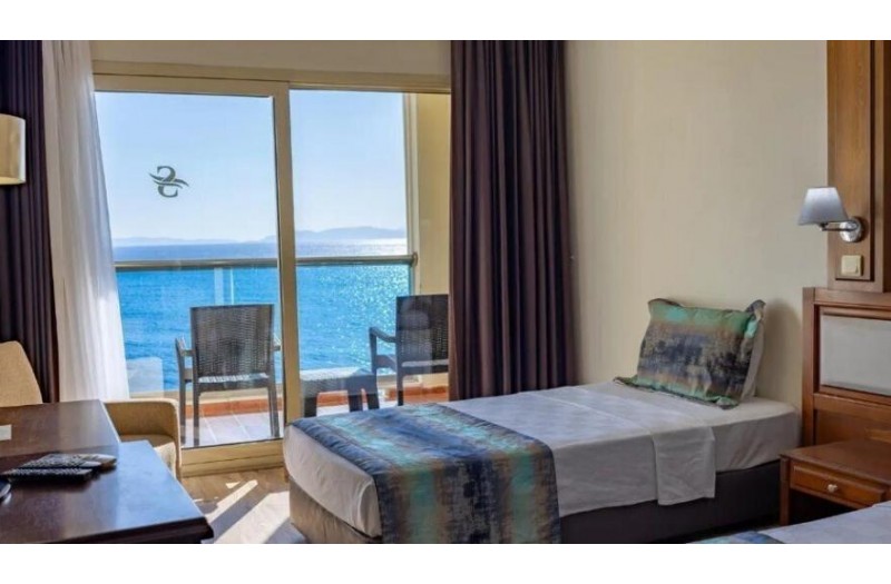 Готель Scala Nuova Beach Hotel, 4★