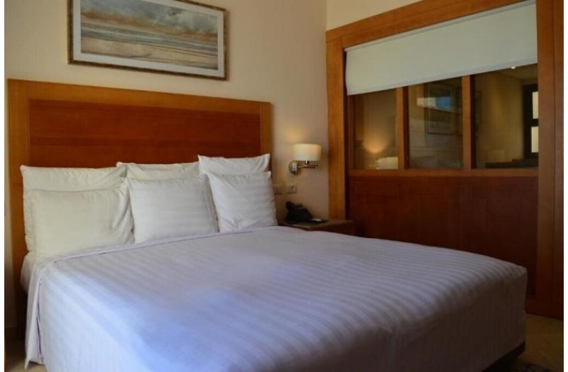 Готель Sky View Suites Hotel, 3★ Готель Sky View Suites Hotel, 3★