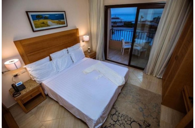 Готель Sky View Suites Hotel, 3★ Готель Sky View Suites Hotel, 3★