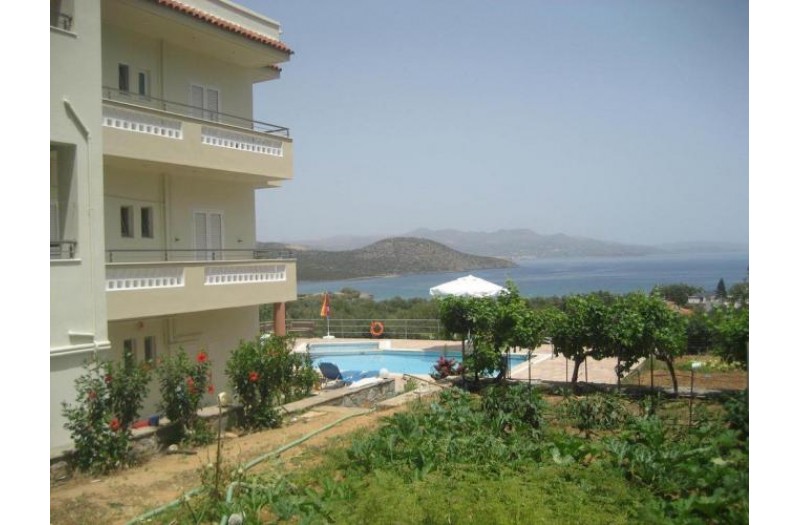 Готель Stelios Apartments, 3★