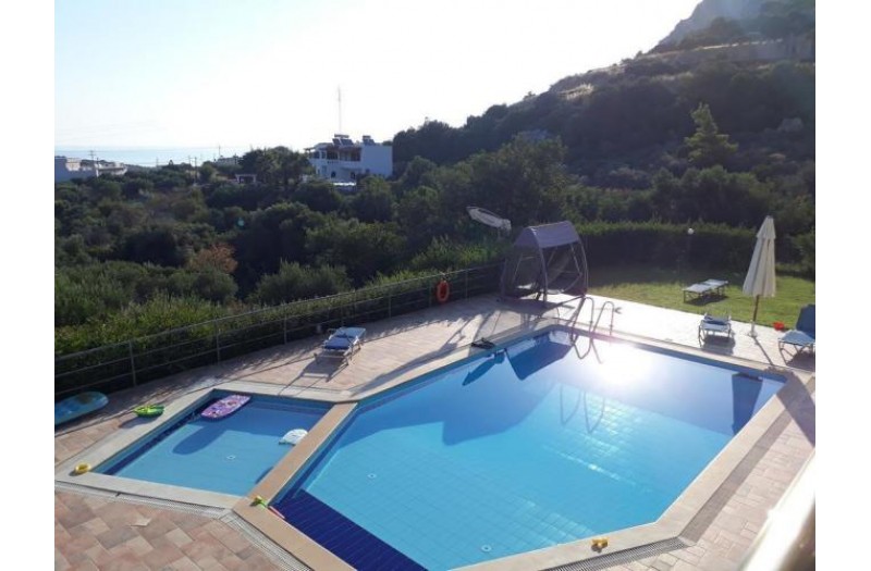 Готель Stelios Apartments, 3★