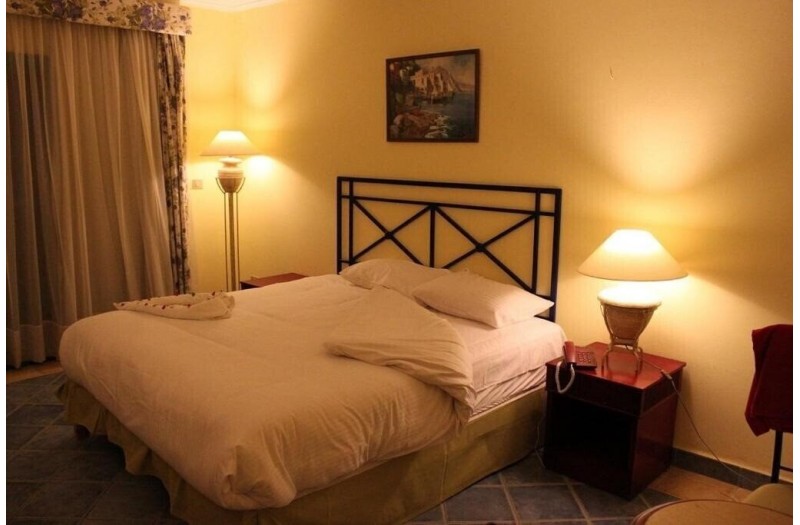 Готель Sun & Sea Hotel, 3★