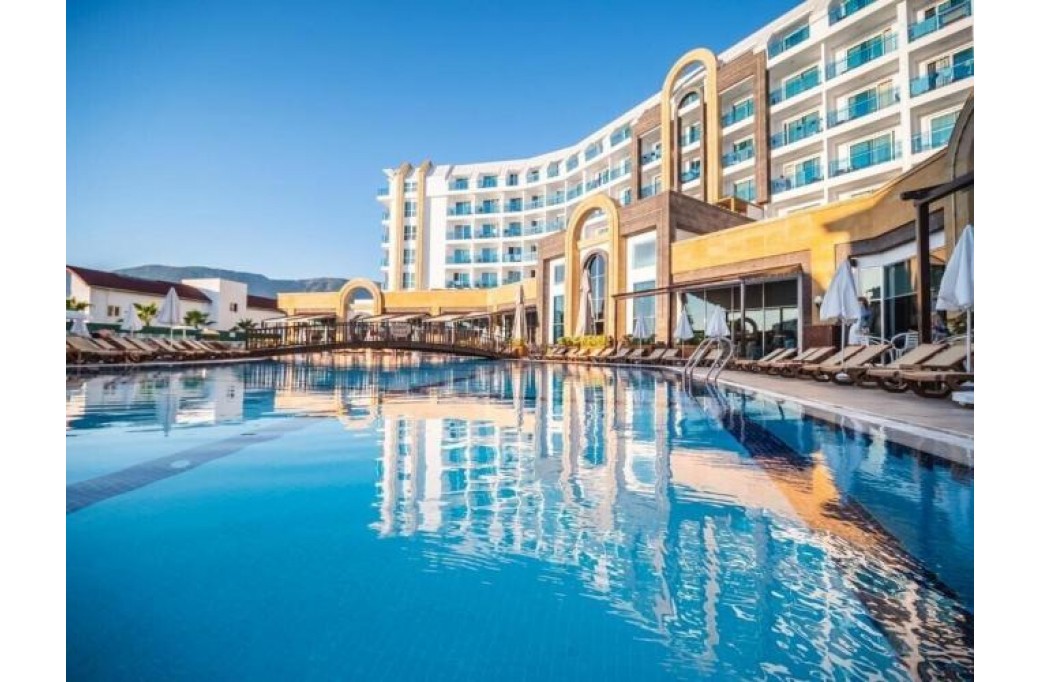 Готель The Lumos Deluxe Resort Hotel Spa, 5★