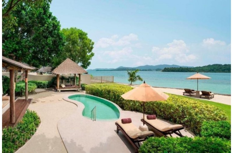 Готель The Naka Island, 5★