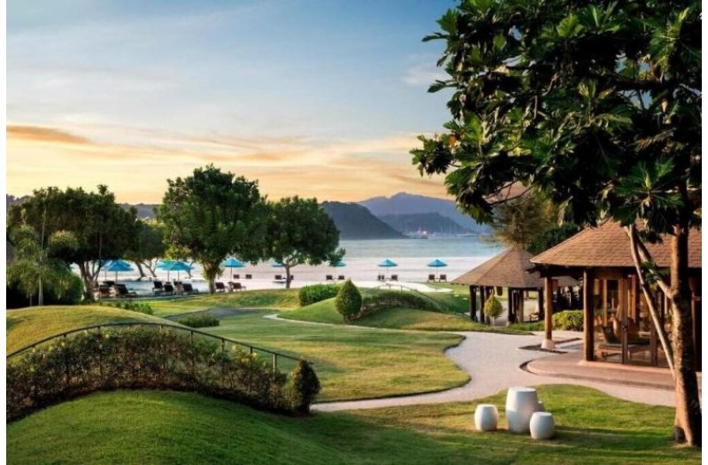 Готель The Naka Island, 5★