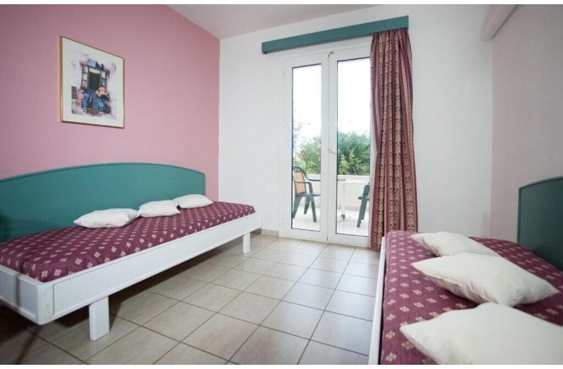 Готель Theoni Apartments, 1★ Готель Theoni Apartments, 1★
