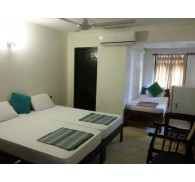 Готель Thiranagama Beach Hotel, 2★