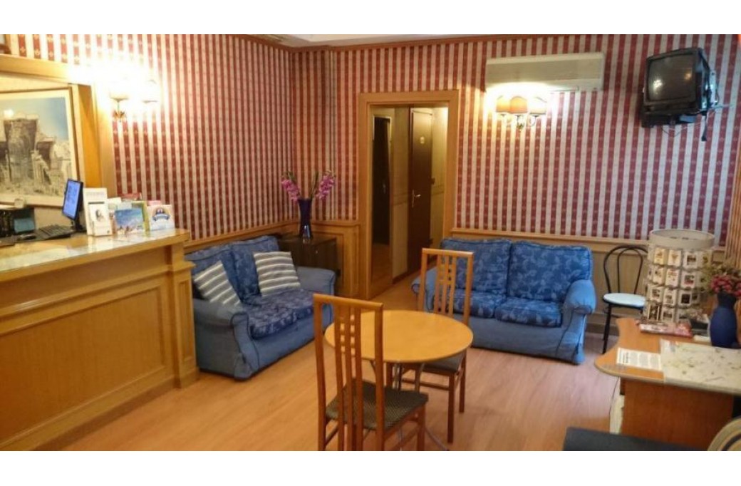 Готель Urbis Hotel, 2★ Готель Urbis Hotel, 2★