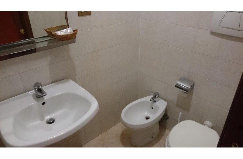 Готель Urbis Hotel, 2★ Готель Urbis Hotel, 2★