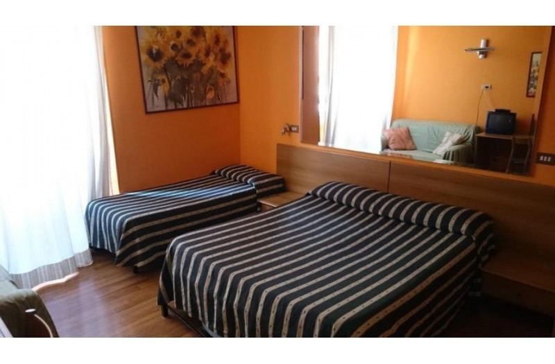 Готель Urbis Hotel, 2★ Готель Urbis Hotel, 2★