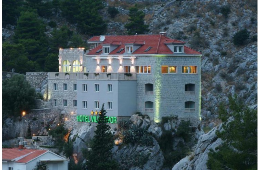 Готель Villa Dvor Hotel, 3★