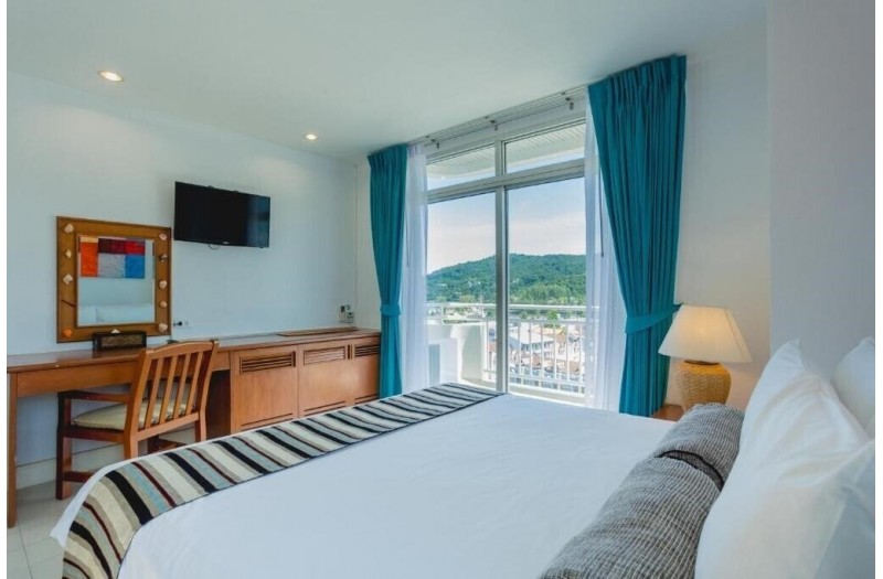 Готель Waterfront Suites Phuket by Centara, 4★