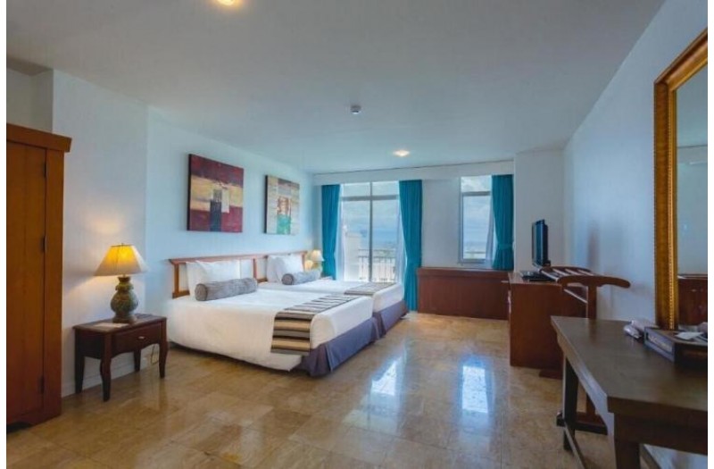 Готель Waterfront Suites Phuket by Centara, 4★