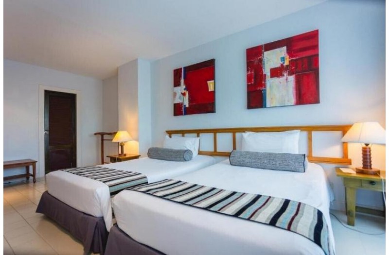Готель Waterfront Suites Phuket by Centara, 4★