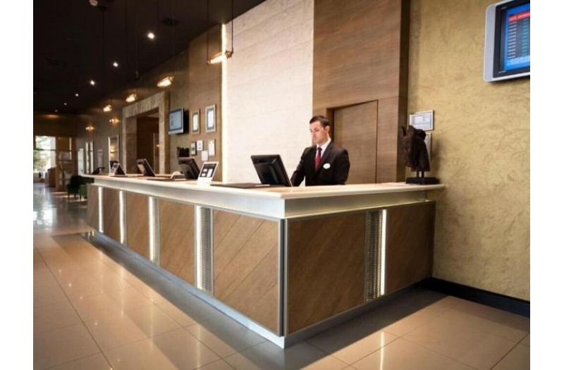 Готель Wow Airport Hotel, 4★