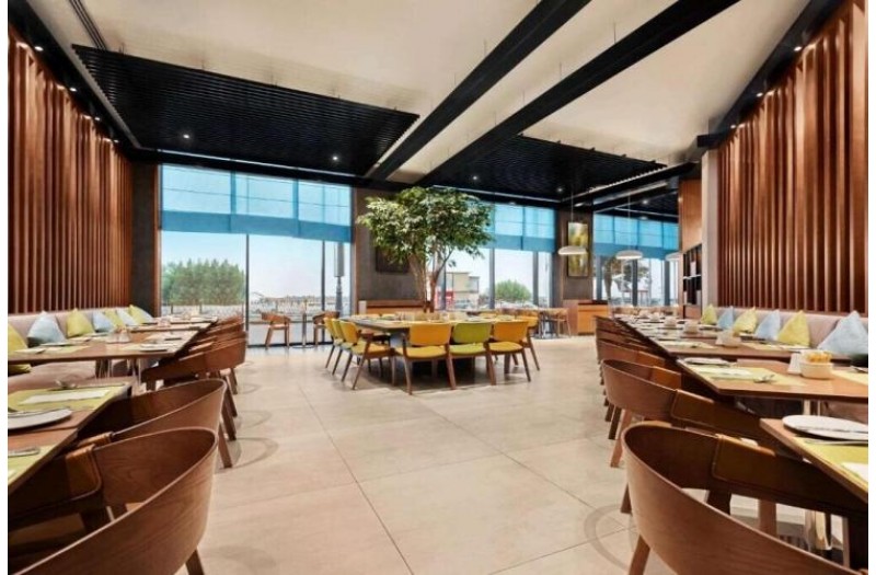 Готель Wyndham Garden Ajman Corniche, 4★ Готель Wyndham Garden Ajman Corniche, 4★