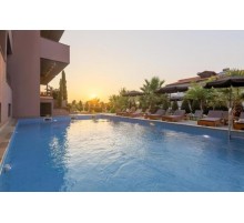 Готель Yakinthos Hotel Apartments, 3★